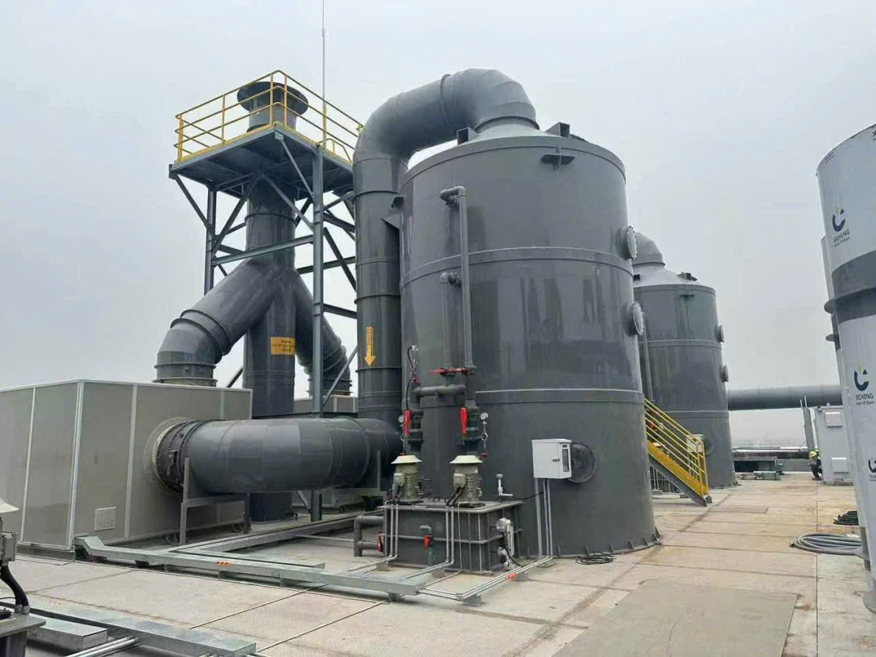 Tháp phun xử lý khí thải