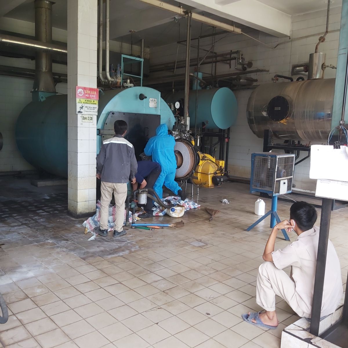 Dịch vụ tẩy cáu cặn lò hơi